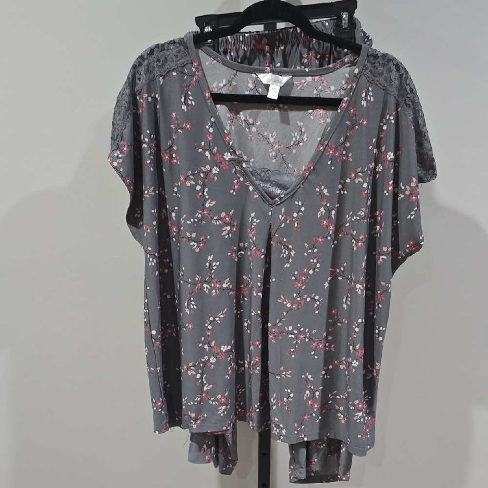 Marilyn Monroe 2 Piece Gray and Pink Floral Sleep/Loungewear Set